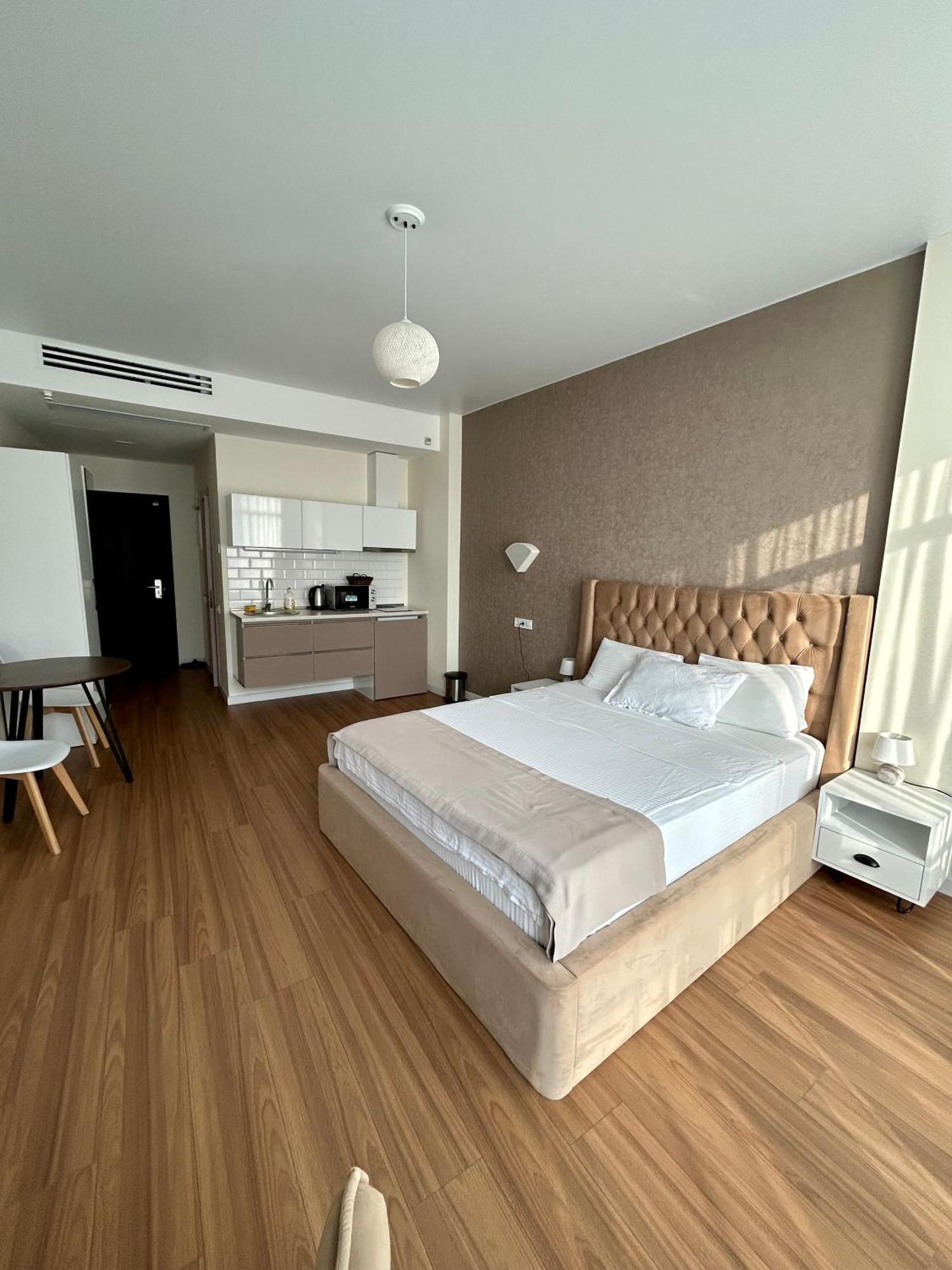 White Apartment Batumi Eksteriør billede