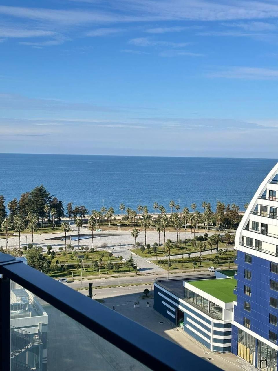 White Apartment Batumi Eksteriør billede