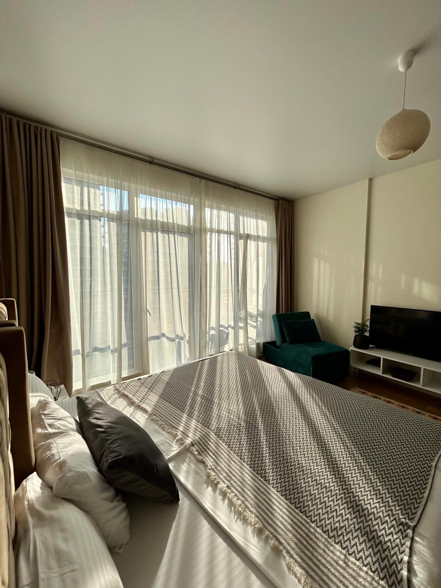 White Apartment Batumi Eksteriør billede