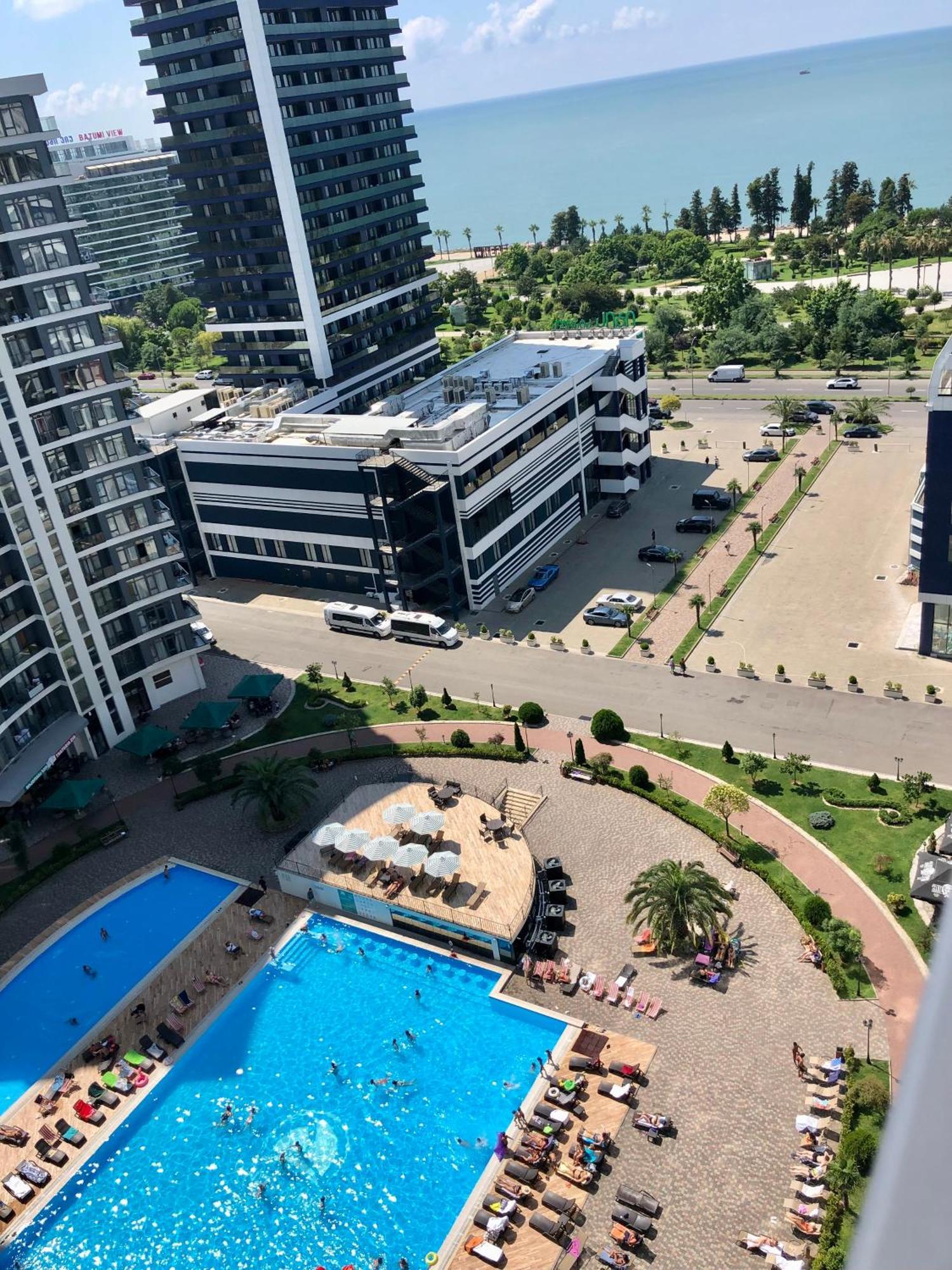 White Apartment Batumi Eksteriør billede