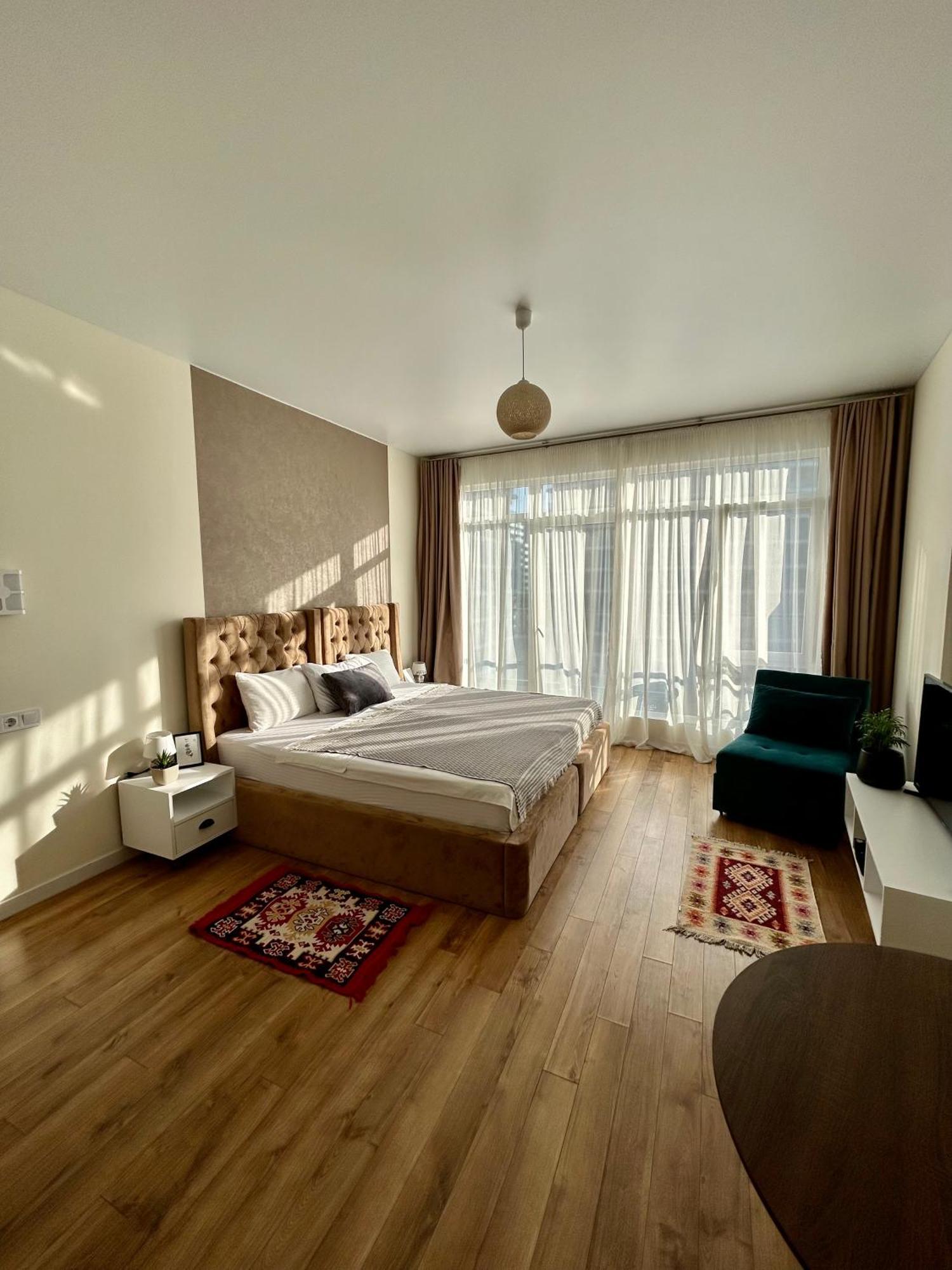 White Apartment Batumi Eksteriør billede