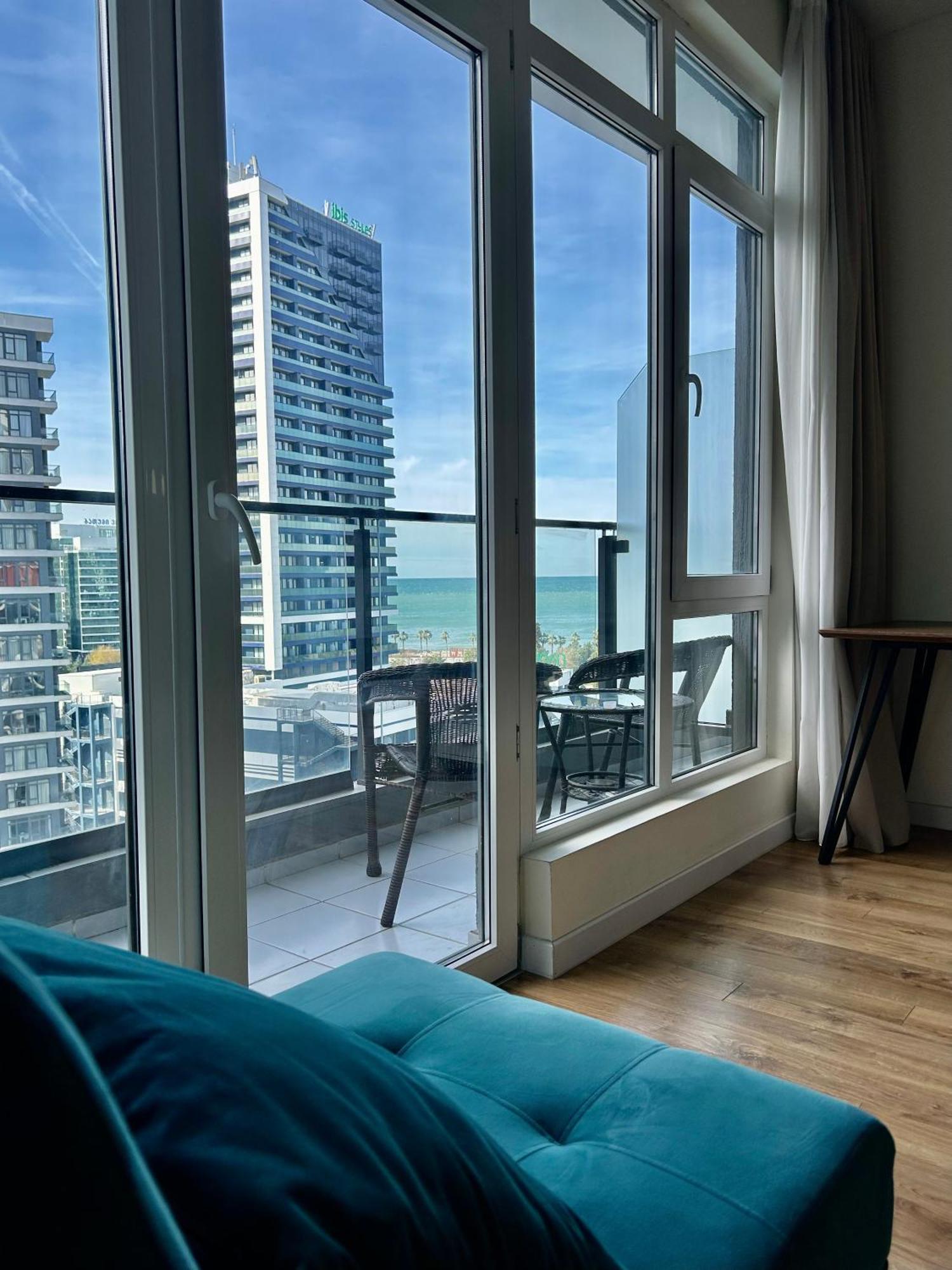 White Apartment Batumi Eksteriør billede